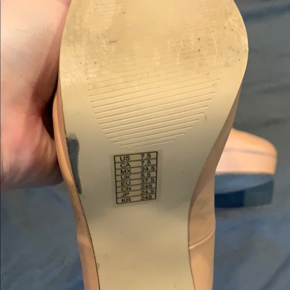 Tan heels - Picture 3 of 3